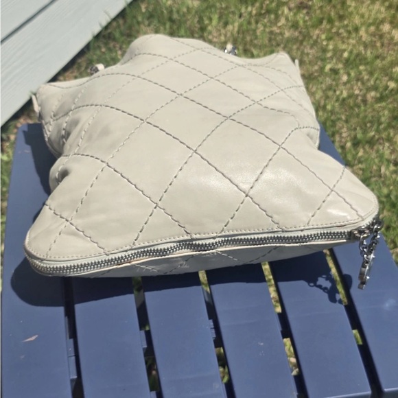 Vintage Authentic Chanel Quilted Tote Bag Cream Chain Strap Leather zip around - Picture 8 of 16